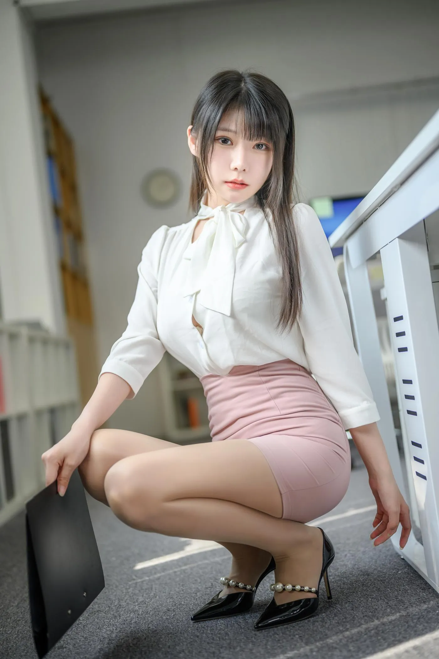 香草喵露露 – NO.52 忙露的职场 粉白裙子 [40P]插图2